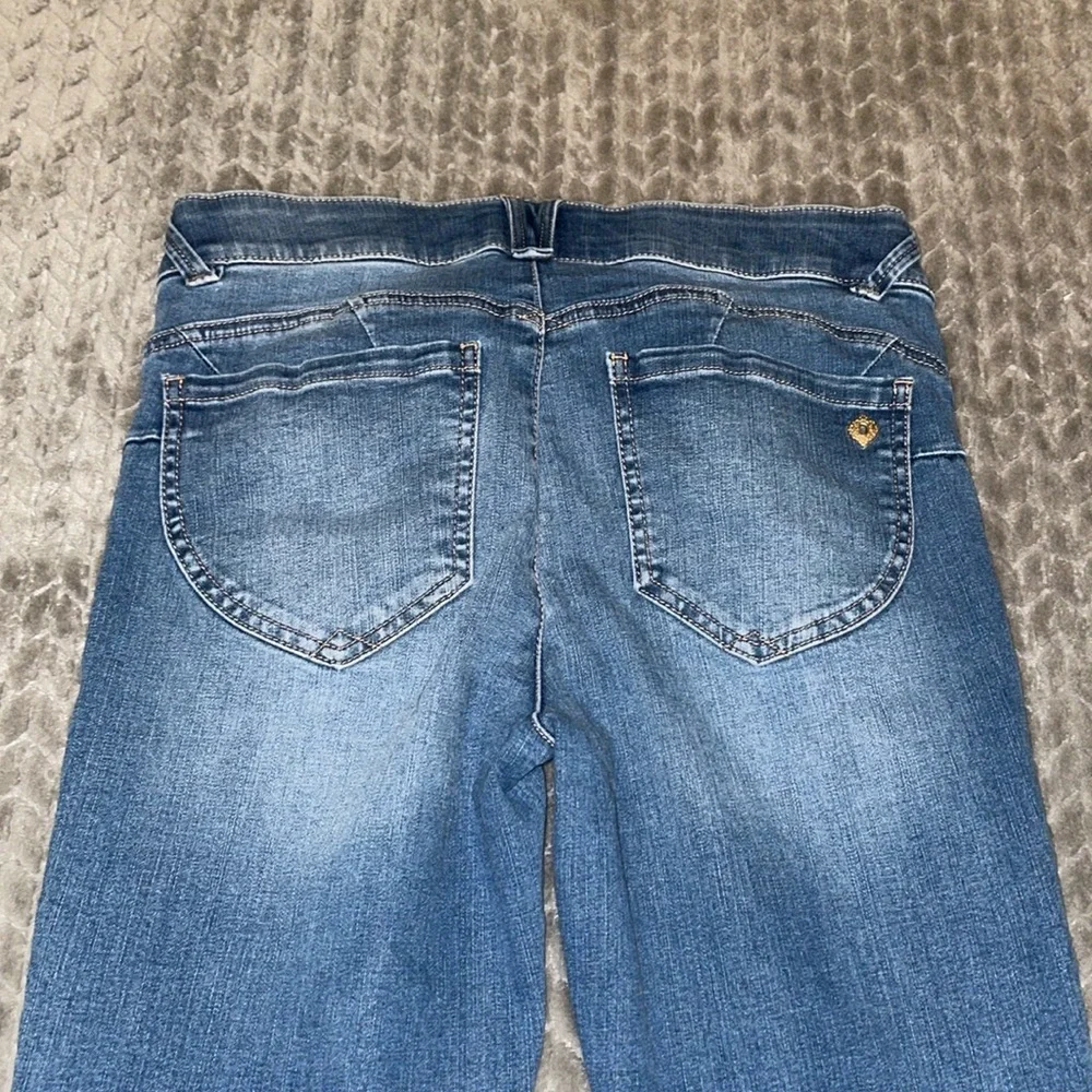 Democracy “Ab”solution Jeans.  Size 8. Light. Wash.‎  Skinny Jeans. - Picture 8 of 11